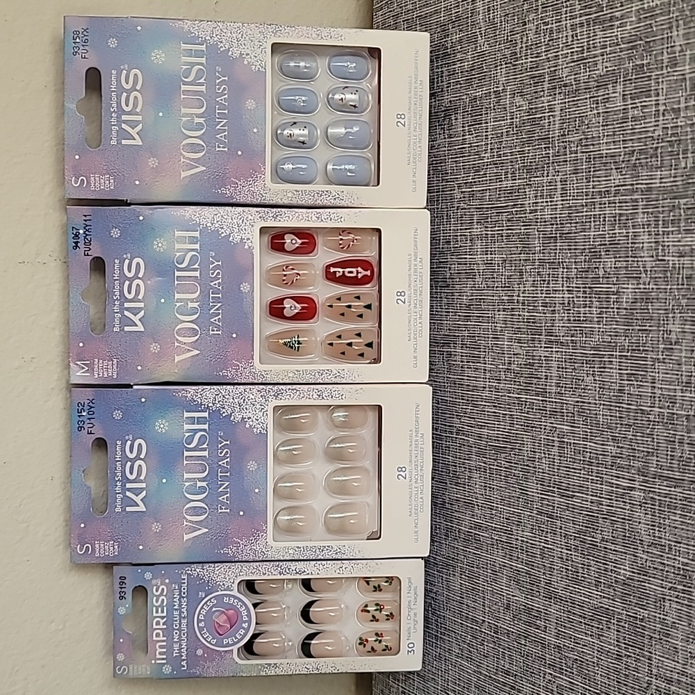 4 Kiss & imPRESS Holiday Nails New In Box Christmas Winter Snow🎄❄️
